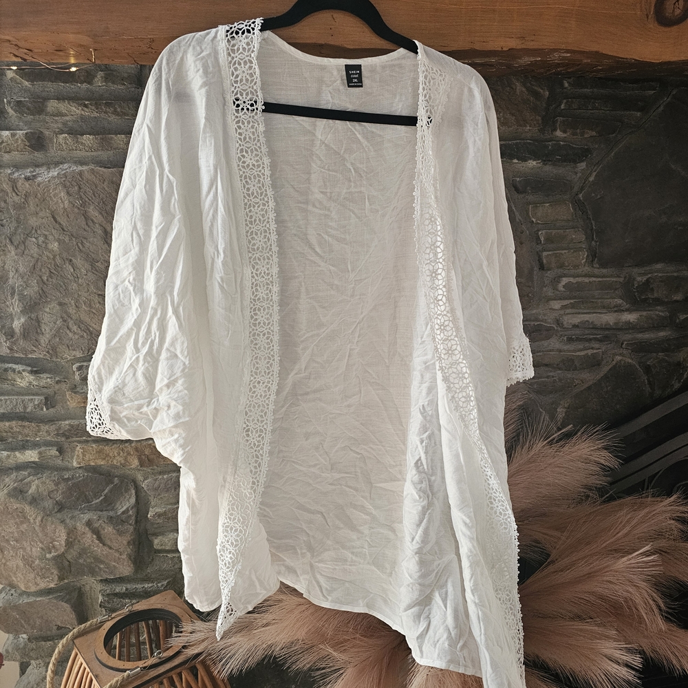 SHEIN Curve Cream Kimono